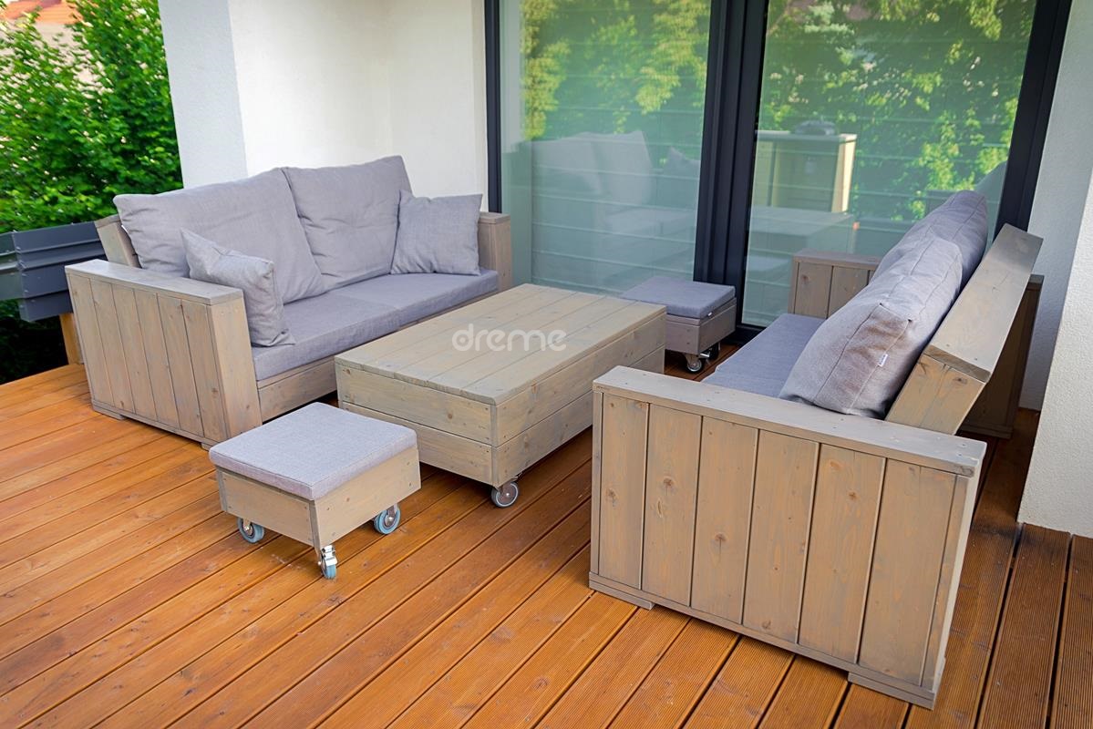 Komplet mebli drewnianych